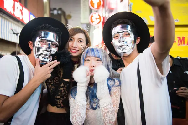 Japan Tokyo Folk Bär Kostymer När Poserar För Bilder Medan — Stockfoto