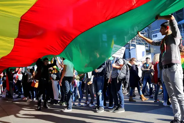 França Paris Pessoas Durante Uma Manifestação Pró Curda Apoio Kobane — Fotografia de Stock