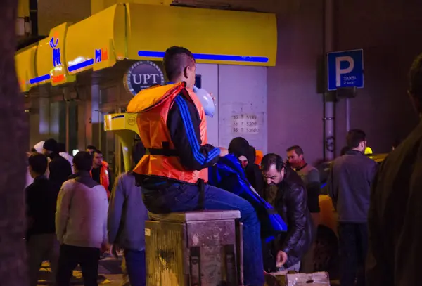 Türkei Izmir Eine Migrantenfamilie Bettelt Oktober 2015 Auf Einer Straße — Stockfoto