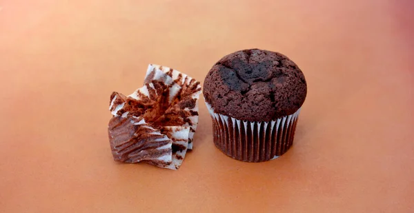 Zole Edilmiş Arka Planda Çikolatalı Kek — Stok fotoğraf