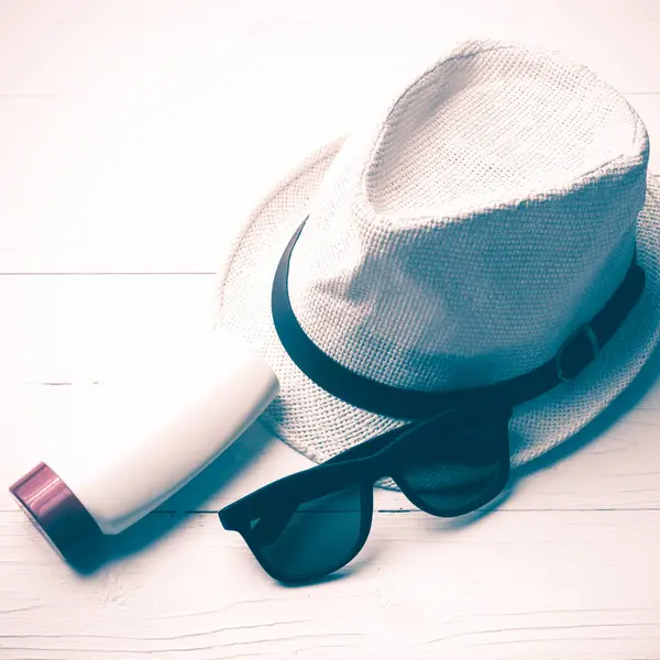 Καπέλο Ηλίου Και Vintage Στυλ Λοσιόν Σώματος — Φωτογραφία Αρχείου