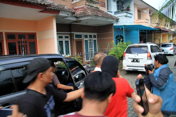 印度尼西亚梅当 警方侦探在2015年11月3日的一次会议上透露 他们已经逮捕了印度尼西亚梅当市一个国际网络的毒贩 — 图库照片