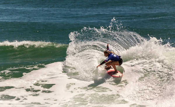 Professional Female Surfer Compete Burleigh Pro 2013 — Foto Stock