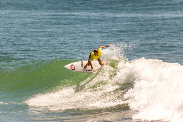 Surfista Feminina Profissional Compete Burleigh Pro 2013 — Fotografia de Stock