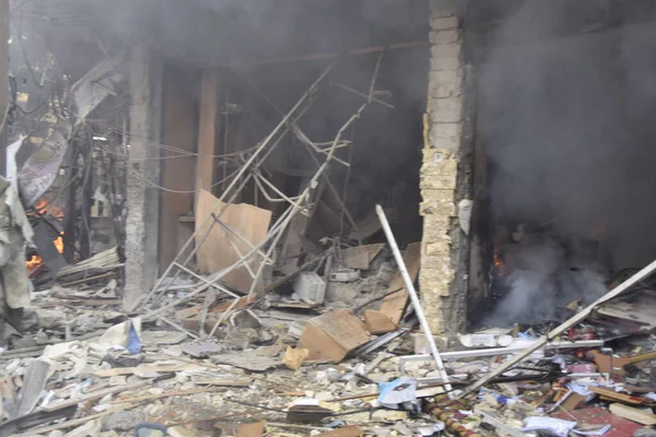 Syria Irbin Brandweerlieden Proberen Controle Het Vuur Nemen Nadat Oorlogsvliegtuigen — Stockfoto