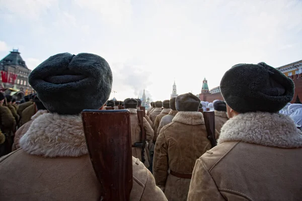 Russia Mosca Diverse Migliaia Militari Marciano Attraverso Piazza Rossa Commemorazione — Foto Stock