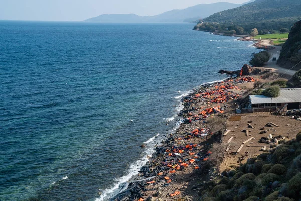 Greece Lesbos Refugees Migrants Arrive Overcrowded Boat Beach Greek Island — Stock Photo, Image
