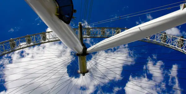 London Eye Över Blå Himmel — Stockfoto