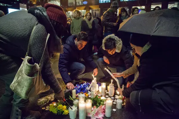 Ehrung Der 129 Menschen Die Bei Den Terroranschlägen Paris Getötet — Stockfoto