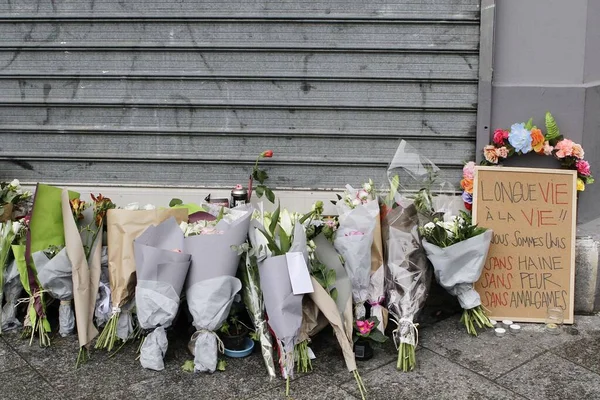 France Paris Flowers Respects Pop Memorial Victims Attack 11Th District — Stock Photo, Image