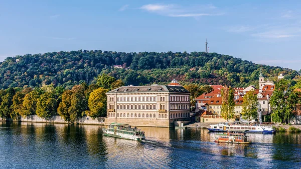 Vacker Utsikt Över Båtar Floden Vltava — Stockfoto
