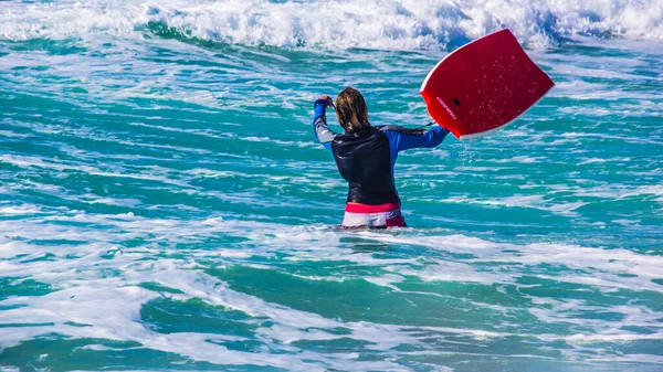 Surfeur Avec Planche Surf Loisirs Été — Photo