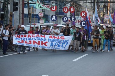 Filipinli protestocular 16 Kasım 2015 'te yapılacak zirveye karşı Manila, Filipinler üzerinden yürüdüler.