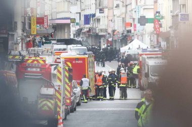  Saint Denis, Fransa 'da polise saldırdı