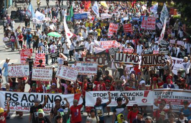 PHIPPINES, Manila: Farklı gruplardan protestocular, Asya-Pasifik Ekonomik İşbirliği Ekonomik Liderleri Toplantısı 'nın yapıldığı yeri protesto etmek üzere 19 Kasım 2015 
