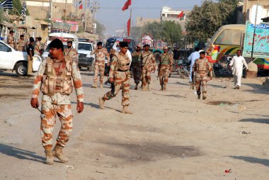 PAKISTAN, Karachi: Polis ve askerler, 20 Kasım 2015 