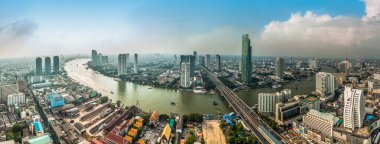 Bangkok şehir Chaopraya Nehri ile Panorama görünümünü