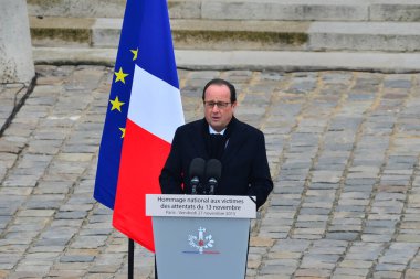 Paris, Fransa 'daki terörist saldırılarda ölen ve 350' den fazla yaralı olan 129 kişinin anısına bir övgü.