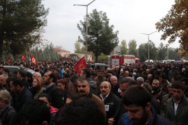 TURKEY, Diyarbakir : Thousands of people gather in Kosuyolu park, Diyarbakir, southeastern Turkey for Tahir Eli's funeral on November 29, 2015. 