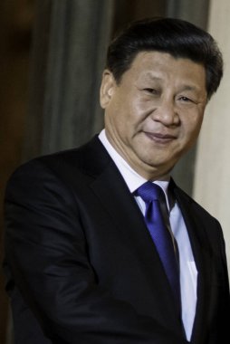 FRANCE, Paris: Çin Cumhurbaşkanı Xi Jinping, Fransa Cumhurbaşkanı Francois Hollande ile yemek yemeden önce 29 Kasım 2015 'te Paris' teki Elysee Sarayı 'nda duruyor. 