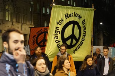 LONDRA - SAVAŞ PROTESİ SURİYA OYUNU