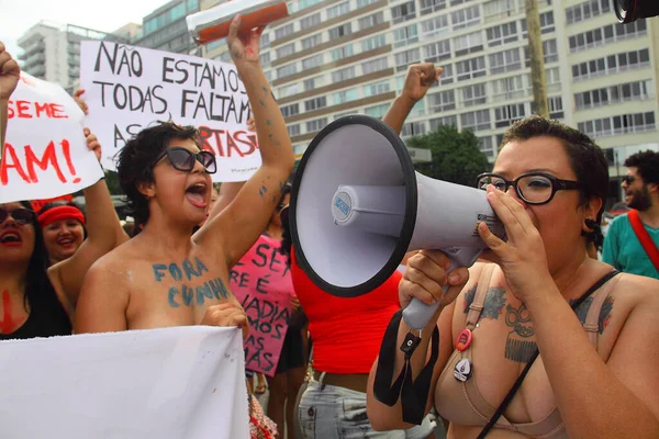 Brazil Rio Janeiro Slutwalk คนบนท องถนนในเม องระหว างการประท Slutwalk านการโจมต — ภาพถ่ายสต็อก