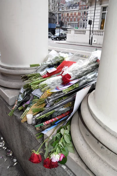 Londra Nın Ngiltere Paris Saldırısı Övgü — Stok fotoğraf