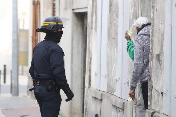 Нападения Полицию Сен Дени Франция — стоковое фото