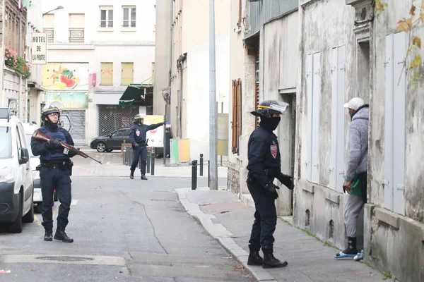 Нападения Полицию Сен Дени Франция — стоковое фото