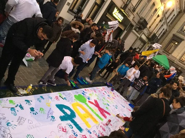 Belgium Brussels Residents Hold Vigil Brussels Belgium Neighborhood Molenbeek Show — Stock Photo, Image