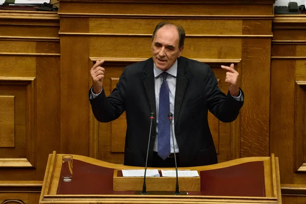 Kreikka Ateena Talousministeri Giorgos Stathakis Puhuu Kreikan Parlamentille Joka Sitten — kuvapankkivalokuva