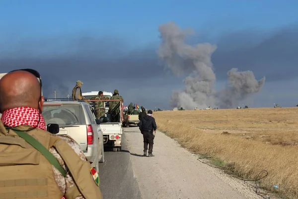 Iraq Sinjar Peshmerga Styrkor Förstärkt Pansarfordon Och Tusentals Frivilliga Från — Stockfoto
