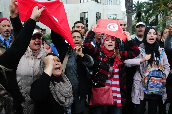 Tunisia Tunis Tientallen Mensen Verzamelen Zich Mohammed Laan Het Centrum — Stockfoto