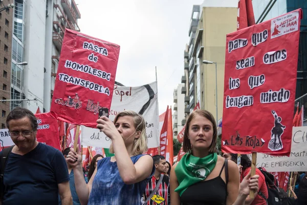 ARGENTINA, Cordoba: Yüzlerce kişi, kadınlara yönelik şiddeti protesto etmek üzere 25 Kasım 2015 