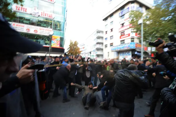 アンカラ アンカラでデモ参加者とトルコ当局の衝突 2015年11月27日 — ストック写真