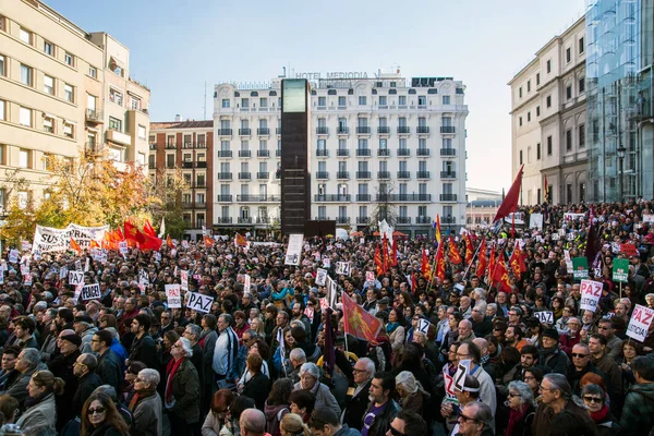スペインマドリード 抗戦争抗議の人々 — ストック写真
