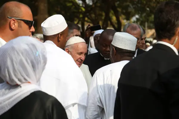 Κεντρικη Αφρικη Δημοκρατια Μπανγκουί Πάπας Φραγκίσκος Φτάνει Στο Σχολείο Κουδουκού — Φωτογραφία Αρχείου