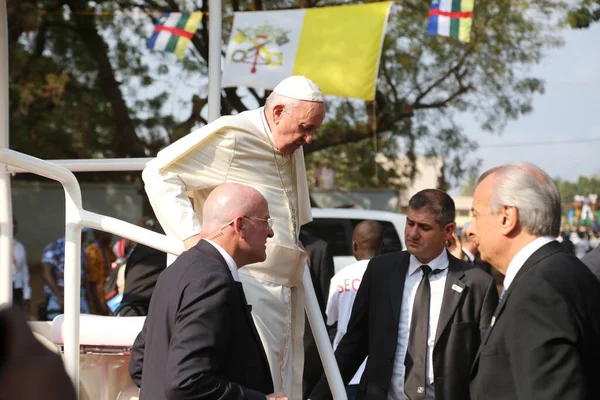 Κεντρικη Αφρικη Δημοκρατια Μπανγκουί Πάπας Φραγκίσκος Φτάνει Στο Σχολείο Κουδουκού — Φωτογραφία Αρχείου