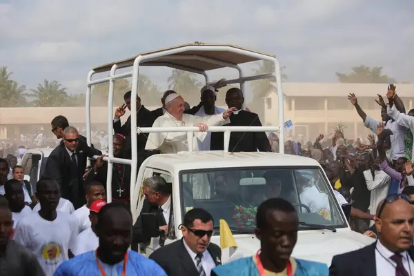 Папа Франциск Прибуває Школи Кудуку Районі Pk5 Бангуї Листопада 2015 — стокове фото