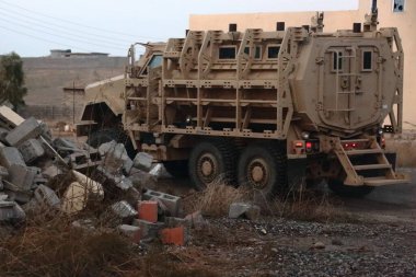 IRAQ, Gwer: Iraklı Kürt Peşmerga savaşçıları 2 Aralık 2015 'te Erbil, Irak yakınlarındaki Gwer bölgesini mayınlardan temizledi.