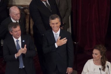 ARGENTINA, Buenos Aires: Arjantin Cumhurbaşkanı seçilmiş Mauricio Macri (L) ve seçilmiş başkan yardımcısı Marta Gabriela Michetti (R), 10 Aralık 2015 tarihinde Buenos Aires 'teki Kongre' de düzenlenen açılış töreninde yemin ediyorlar