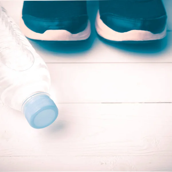 Running Shoes Drinking Water Vintage Style — Stock Photo, Image