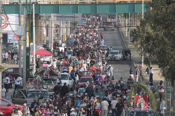 Mexico Mexico Stad Honderden Pelgrims Zijn Weg Naar Basiliek Van — Stockfoto