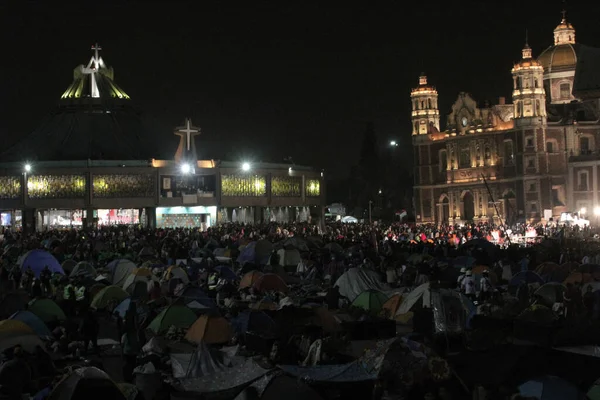 Mexico Mexico City Hundreds Pilgrims Way Basilica Guadalupe Mexico City — Stock Photo, Image