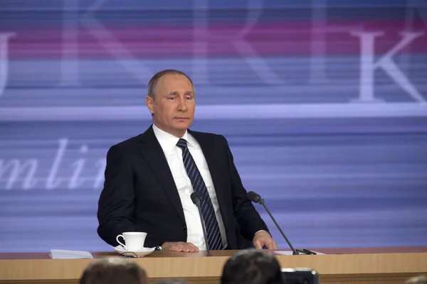 会議でロシア連邦プーチン ウラジーミル大統領は — ストック写真