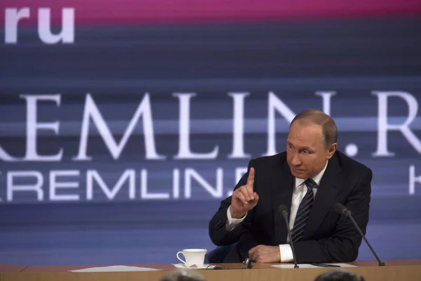 会議でロシア連邦プーチン ウラジーミル大統領は — ストック写真