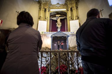 Madrid 'deki San Anton Kilisesi, 19 Aralık 2015' te mültecilerle birlikte İsa 'nın doğumu sahnesini canlandırdı.