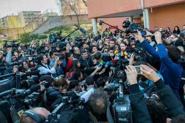 İspanya: Podems (We Can) lideri Pablo Iglesias 20 Aralık 2015 tarihinde İspanya 'nın Madrid kentinde bir sandık merkezine geldi.. 