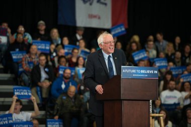 ABD, Council Bluffs: Senatör Bernie Sanders Iowa 'ya 22 Aralık 2015' te Batı Iowa 'daki üç günlük kampanya mitingi için dönüyor. Bernie Sanders, Council Bluffs, Iowa 'daki kampanya mitinginde konuşma yapacak.