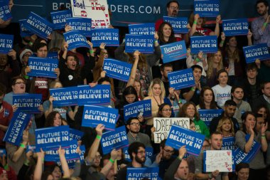 ABD, Council Bluffs: Senatör Bernie Sanders Iowa 'ya 22 Aralık 2015' te Batı Iowa 'daki üç günlük kampanya mitingi için dönüyor. Bernie Sanders, Council Bluffs, Iowa 'daki kampanya mitinginde konuşma yapacak.